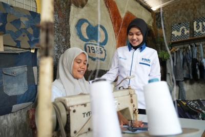 Dari Tumpukan Jeans Bekas Jadi Trensetter! Kisah Inspiratif Nasabah PNM Ini Bikin Melongo!
