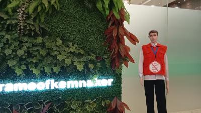 Ironi Rompi Oranye: Menaker Bangun Monumen Anti-Korupsi Usai OTT Wamenaker!