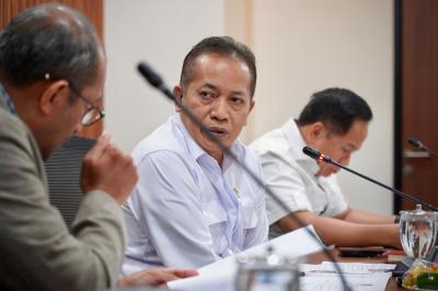 Rahasia Koperasi Tangguh Terungkap! Wamenkop Bongkar Strategi Jitu LPDB