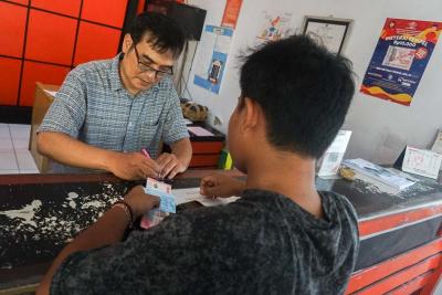 Gaji di Bawah UMR? Jangan Panik! Bantuan Rp600 Ribu Siap Masuk Rekeningmu!