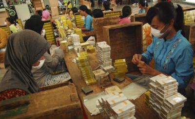 Gudang Garam Merumahkan Ratusan Karyawan: Rokok Ilegal Jadi Dalang Kehancuran?