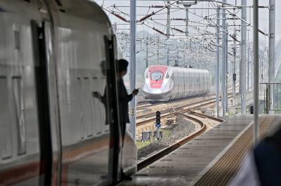 Terungkap! Ada Apa di Balik Stasiun Kereta Cepat Karawang yang Belum Selesai? Menhub Angkat Bicara!