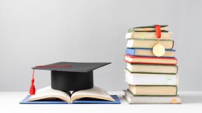 Rahasia Karier Cemerlang Lulusan Sastra Terungkap! Gaji Fantastis Menanti!