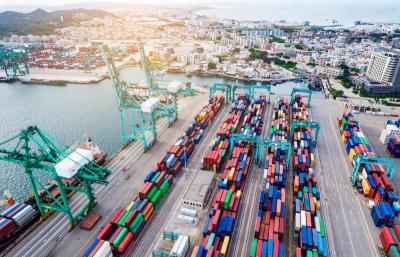 Terungkap! Rahasia Kelancaran Logistik RI: Bukan Harga, Tapi Ini yang Bikin Pengusaha Lega!