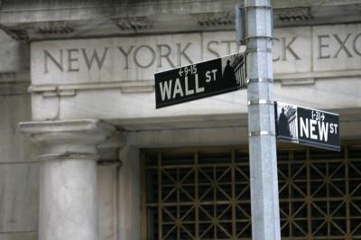 Wall Street Bergairah! Investor Tahan Nafas Menanti Kejutan dari Powell dan Data PMI