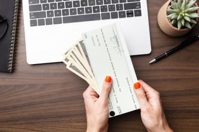Mahar Rp3 Miliar Berujung Petaka! Begini Cara Jitu Deteksi Cek Palsu Biar Gak Ketipu!
