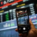 IHSG Terjungkal! Investor Panik? Simak Fakta Mengejutkan di Balik Anjloknya Bursa!