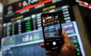 IHSG Terjungkal! Investor Panik? Simak Fakta Mengejutkan di Balik Anjloknya Bursa!
