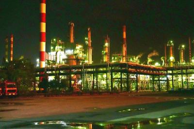 Kilang Dumai Terbakar! BBM Langka? Pertamina Ungkap Fakta Sebenarnya!