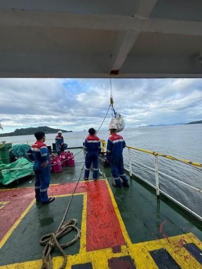 Terjang Badai Sumatera! Kapal Energi Nekat Kirim BBM, Ada Apa?