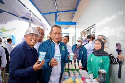Gebrakan Menkop Guncang Industri Susu Nasional! KPBS Pangalengan Didorong Jadi Raksasa UHT, Impor Susu Bubuk Skim Siap Dilarang Total Demi Peternak Lokal dan Program Makan Bergizi Gratis?