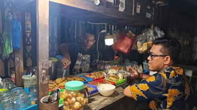 Bukan Sulap Bukan Sihir! Angkringan Pinggir Jalan Ini Mendadak Viral dan Banjir Pelanggan Berkat Rp15 Juta dari KUR BRI. Apa Rahasianya?