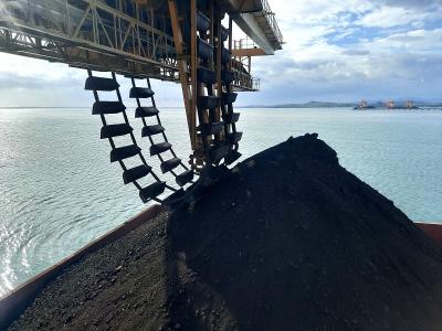 Guncang Pasar! Bahlil Pangkas Produksi Batu Bara Ratusan Juta Ton: Selamatkan Harga atau Warisan Masa Depan?