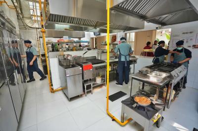 Bukan LPG, Bukan Listrik! 'Emas Biru' Ini Bikin Dapur Restoran Bon Ami Surabaya Hemat Jutaan Rupiah dan Makin Untung Besar!