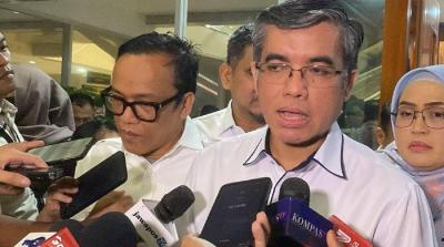 Gaji Pas-Pasan Bikin Pusing? Menaker Bocorkan Jurus Ampuh Dongkrak UMP 2026!