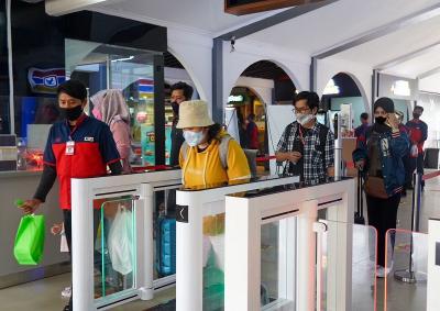 Ekonomi Bergairah di Akhir Tahun? Data Mengejutkan Kemenhub: 21,4 Juta Penumpang Angkutan Umum Selama Nataru, Sektor Ini Melonjak Drastis Hingga 43%!