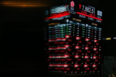 IHSG Pesta Pora, Tapi Dua Saham Ini Malah 'Berdarah-darah'! Investor Wajib Tahu Penyebab Anjloknya HILL dan ROCK, Jangan Sampai Salah Langkah!