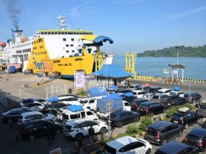 Lebaran 2026: Merak-Bakauheni Bakal 'Meledak' dengan 3,75 Juta Penumpang! Menhub Ungkap Tantangan Besar, Siapkah Kita?