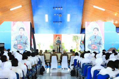 TERKUAK! Berapa Gaji Friderica Widyasari di Pucuk OJK? Angka Fantastis di Balik Kendali Stabilitas Keuangan Nasional yang Bikin Penasaran!