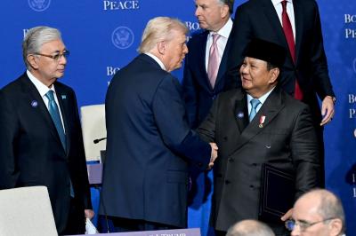 MA AS Batalkan Bea Masuk, Trump Tak Gentar! Kebijakan Tarif Impor 10% Baru Siap Mengubah Peta Perdagangan Dunia: Ini Analisis Dampak Ekonomi yang Wajib Anda Tahu!