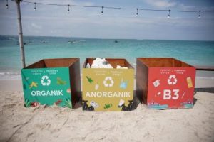 Terungkap! Strategi Cerdas Bali Dongkrak Ekonomi Pariwisata: Bukan Cuma Indah, Tapi 'Sapu Bersih' 2,25 Ton Sampah dan Tekan Emisi Karbon! Dampaknya ke Daya Saing Global Bikin Tercengang!