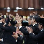 Anggota DPR Gigit Jari! Mahkamah Konstitusi Batalkan Hak Pensiun Seumur Hidup Pejabat Tinggi Negara: Triliunan Rupiah Berpotensi Terselamatkan? Analisis Dampak Ekonomi Terkini!