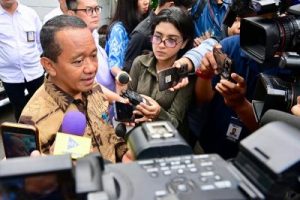 Gawat! Bahlil Lahadalia Ungkap Bahaya Tersembunyi Konsumsi BBM di Tengah Krisis Global: Apa yang Wajib Anda Lakukan Sekarang?
