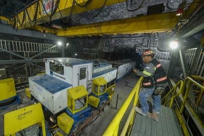 Badai Berlalu, Freeport Siap Guncang Pasar! Pasca Longsor Dahsyat, Terungkap Strategi 'Gila-gilaan' PTFI Kejar Target Produksi Emas dan Tembaga Fantastis di Grasberg. Akankah Tantangan Teknis dan Biaya Melonjak Mampu Dihadapi?