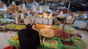 Gejolak Harga Pangan Akhir Pekan: Bawang dan Beras Meroket, Komoditas Ini Justru Anjlok Drastis! Cek Dampaknya pada Dompet Anda!