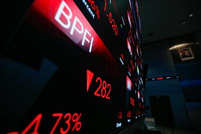 Guncangan Hebat di Bursa! IHSG Ambles Lebih dari 3%, Triliunan Rupiah Lenyap dalam Sekejap, Apa Pemicunya dan Bagaimana Nasib Investasi Anda?