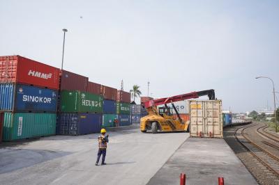 Terungkap! Strategi KAI Logistik Hadapi Ledakan Permintaan Barang Konsumsi: Efisiensi Angkutan Kereta Melonjak 67%, Siap Ubah Peta Distribusi Nasional?