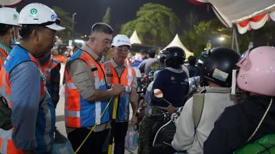 Ekonomi Bergeliat Hebat di Lautan! Pelindo Regional 2 Ungkap Lonjakan Penumpang Fantastis Jelang Lebaran, Sinyal Kuat Pemulihan?