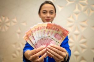 Dolar AS Terkapar di Bawah Rp16.900! Rupiah Pamer Kekuatan, Tapi Ekonom Peringatkan Badai Konflik Global Siap Menerjang!