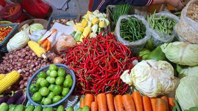 Peringatan Dini Ekonomi: Harga Beras, Bawang, dan Daging Melonjak Gila-gilaan, Dompet Konsumen Terancam!