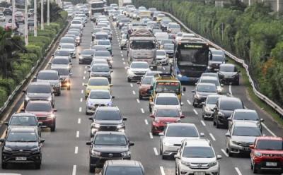 Peringatan Dini Jasa Marga: 3,5 Juta Kendaraan Siap Hantam Arus Mudik Lebaran 2026! Titik Krusial Ini Wajib Diwaspadai Demi Kelancaran Ekonomi Nasional.