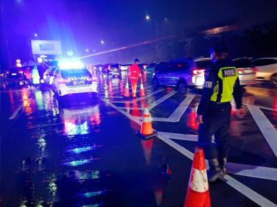 Jasa Marga Bongkar 'Tersangka' Banjir Tol Jagorawi yang Bikin Macet Parah: Bukan Hujan Biasa, Ini Akar Masalah dan Solusi Jangka Panjang yang Disiapkan!