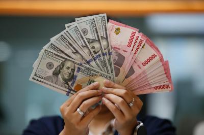 Dolar AS Menggila, Rupiah Terancam Rp18.000! BI Tak Tinggal Diam, Kebijakan Baru Ini Bakal Guncang Pasar Valas dan Pengaruhi Dompet Anda!
