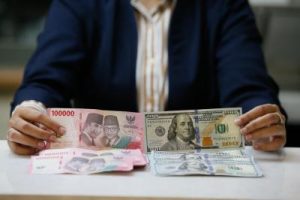 Terkuak! Rupiah Anjlok ke Rp17.900 per Dolar AS, Titik Terendah Sepanjang Sejarah: Analis Ungkap Pemicu Global yang Mengguncang Ekonomi Domestik!