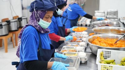 Geger! Program Makan Bergizi Rp3 Triliun Dihentikan Saat Libur Sekolah: Efisiensi Anggaran vs. Jeritan Pengusaha, Siapa yang Untung?