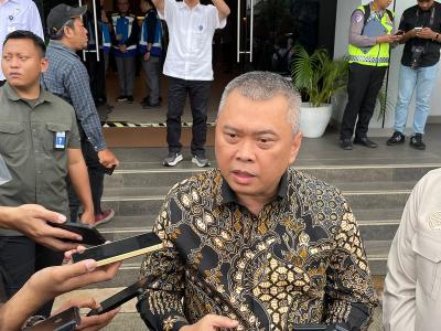 GEGER! Kebijakan Potongan Aplikasi Ojol 8% Hanya Separuh Jalan? Menhub Beberkan Alasan Taksi Online 'Lolos' dari Aturan Ini, Ada Apa Sebenarnya?