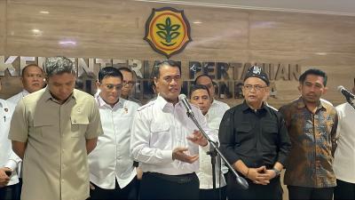 Ekonomi Bergolak! Dolar AS Perkasa, Harga TBS Sawit Petani Malah Terpuruk: Mentan Amran Sulaiman Angkat Bicara, Ungkap Kejanggalan Mencengangkan dan Solusi Mendesak!