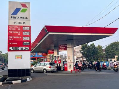 TERKUAK! Daftar Harga BBM Pertamina Terbaru Pasca Kenaikan Drastis Pertamax dan Pertamax Green: Apakah Pertalite Rp10.000 Aman dari Guncangan?