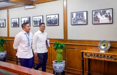 Seskab Bakrie Bahas Masa Depan Industri RI