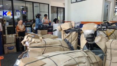 Mahasiswa Pulang Kampung Bikin Logistik Meledak