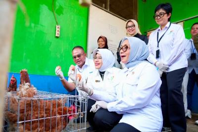 Ibu Ini Ubah Sampah Jadi Emas Bikin Menteri Takjub