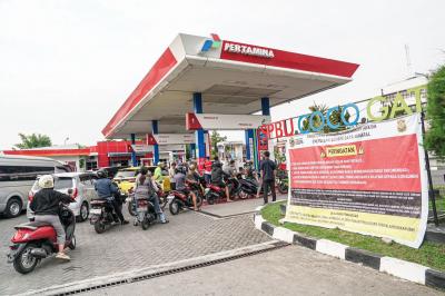 Antrean BBM Medan Tuntas Tentara Ikut Jadi Sopir