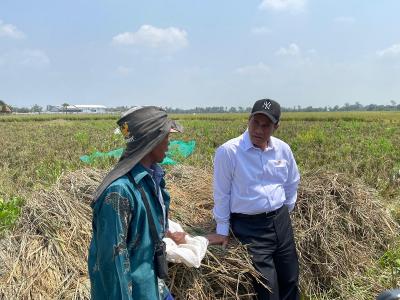 Terobosan Mentan Bikin Buruh Tani Senyum Lebar