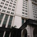 OJK Sikat Pelanggar Pasar Modal Denda Ratusan Miliar