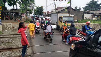 KRL Tangerang Kacau Balau Usai Insiden Ini