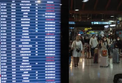 Bandara Lumpuh Total Kemenhub Perpanjang Penutupan